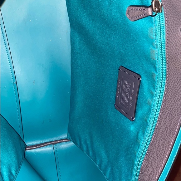 I am selling a big coach bag - Picture 5 of 7